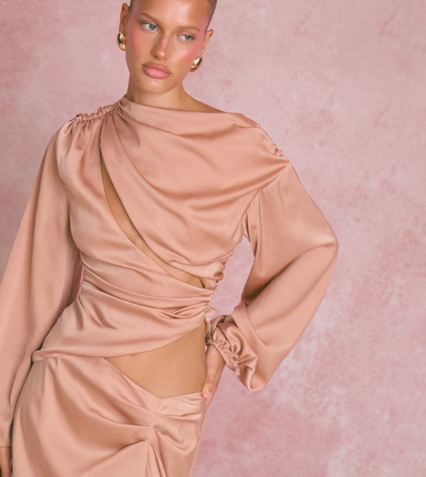 توب ساتان كم طويل 