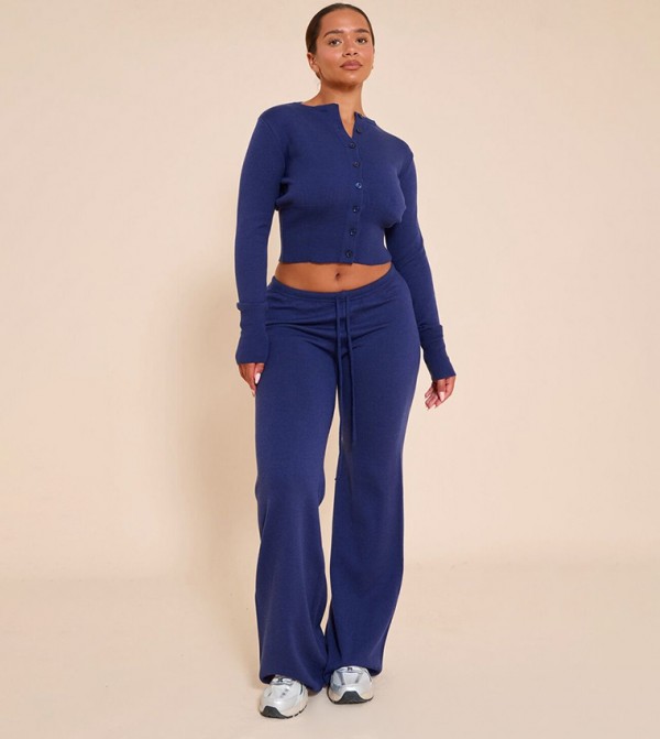 بنطلون بقصة مستقيمة 