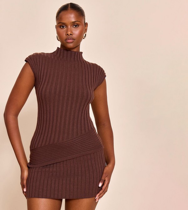 توب بياقة عالية 