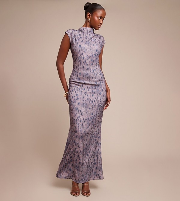 فستان ماكسي بطبعة بياقة عالية بدون كم 