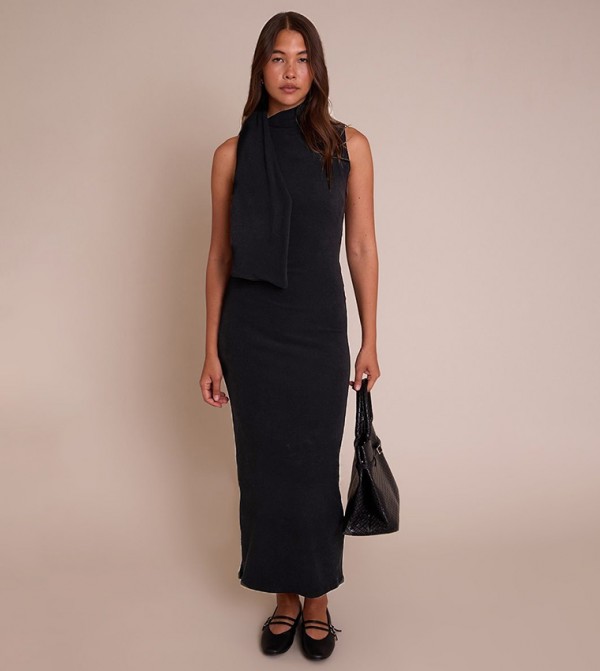 فستان ماكسي سادة بياقة لف 