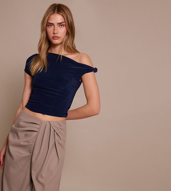 كروب توب بعقدة 