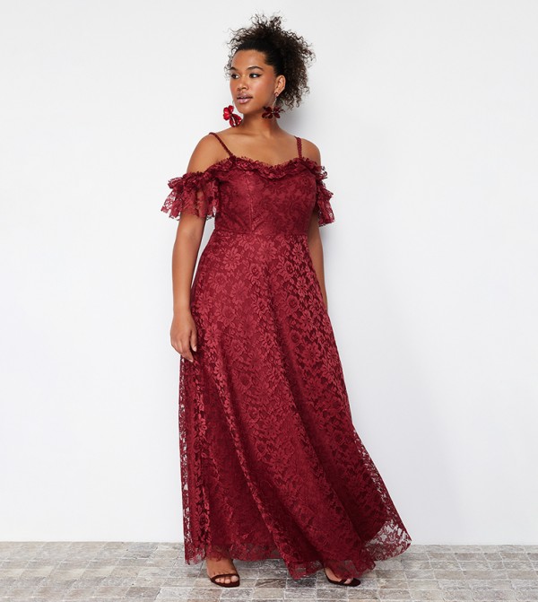 Buy Trendyol Lace Patterned Cold Shoulder Maxi Dress In Burgundy 6thStreet Saudi Arabia