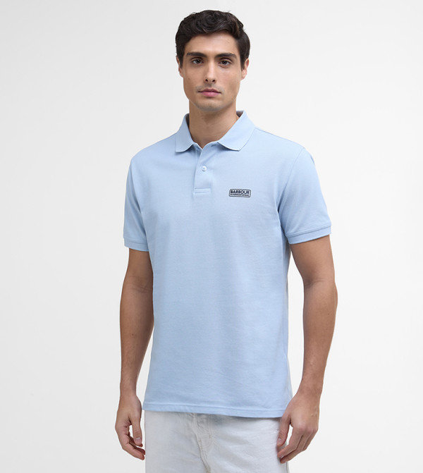 قميص بولو بطبعة شعار وأكمام قصيرة