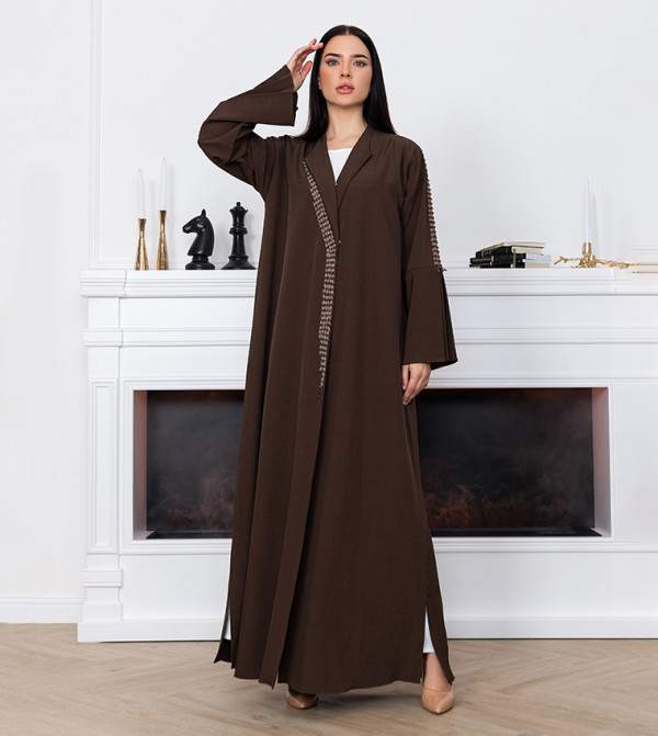 عباية مطرزة بأكمام واسعة 