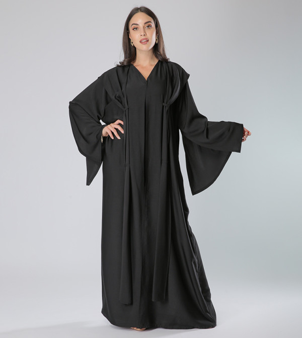 عباية بياقة V وأكمام بفتحة 