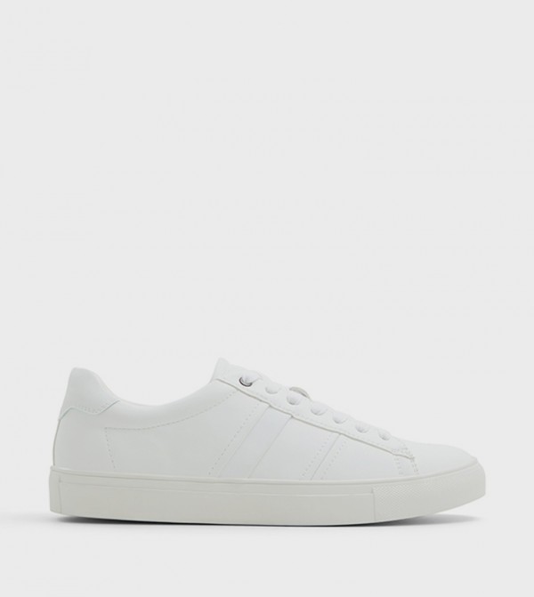 MUNROE Lace-Up Sneakers