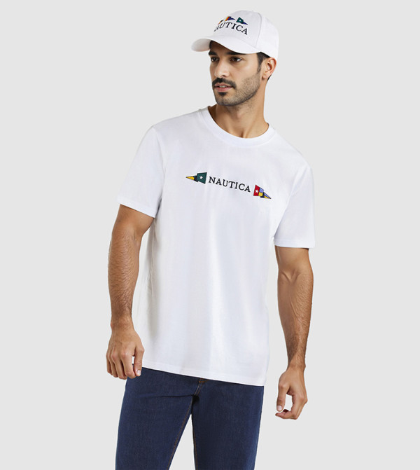 تيشيرت بياقة مستديرة بطبعة شعار وبقصة عادية