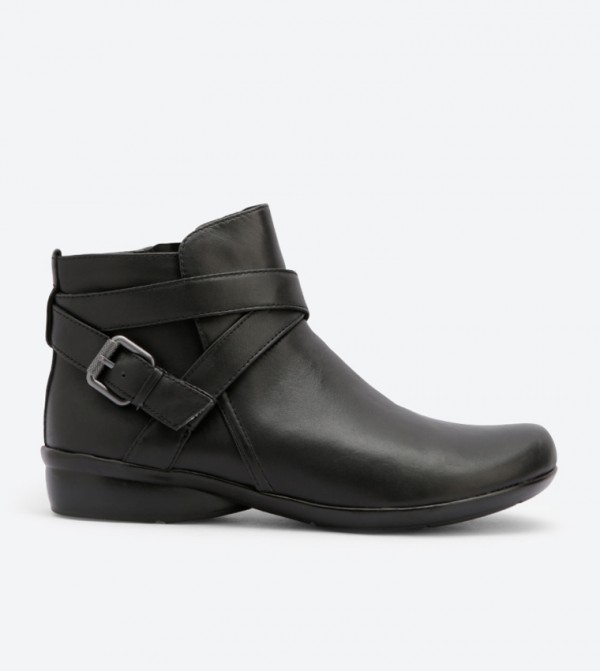 naturalizer cassandra booties black