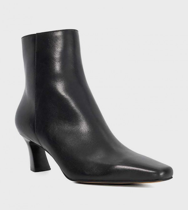 OVERLY Solid Heeled Chisel Boots