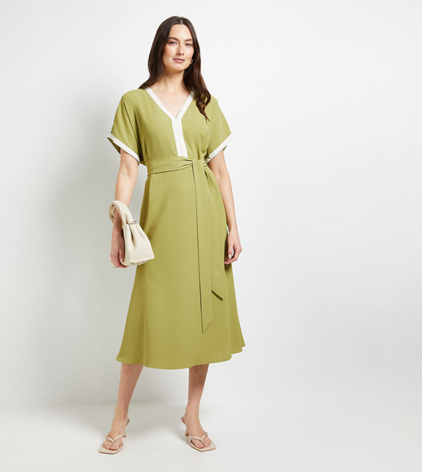 Tipped Notch Neck Kimono Sleeves Midi Dress