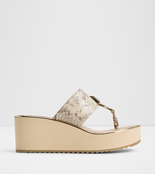 صندل ويدج بحزام ثونغ 