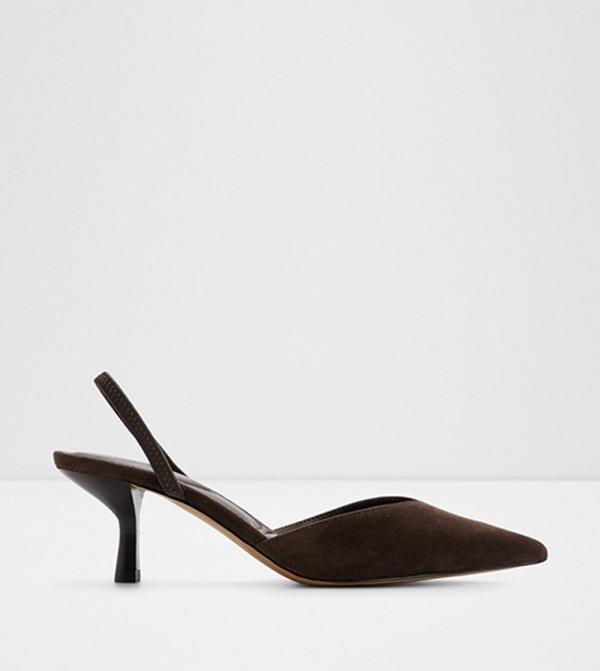 حذاء كعب بمقدمة مدببة 