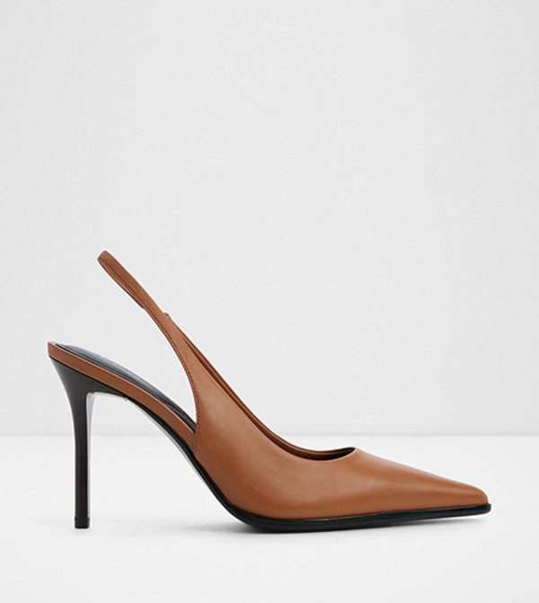 حذاء كعب بحزام خلفي ومقدمة مدببة 