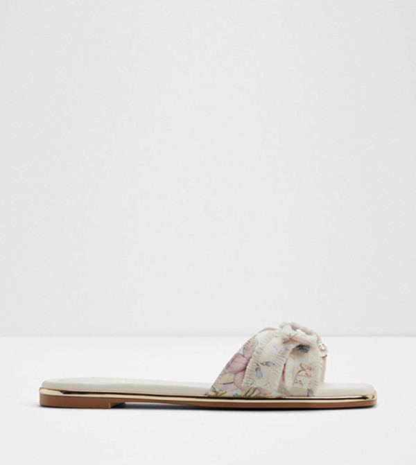 صندل فلات بمقدمة مفتوحة 