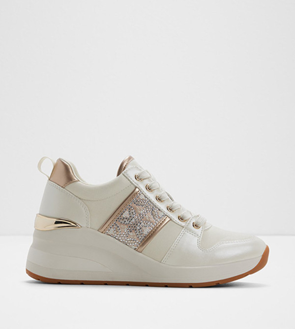 سنيكرز برقبة متوسطة ومقدمة مستديرة 