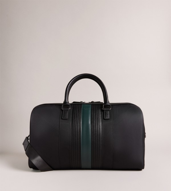 حقيبة دافل بحواف بلون متباين