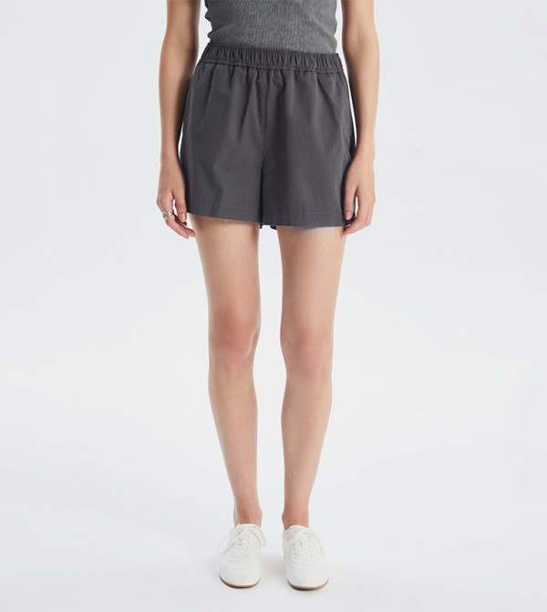 Solid Elastic Waist Shorts