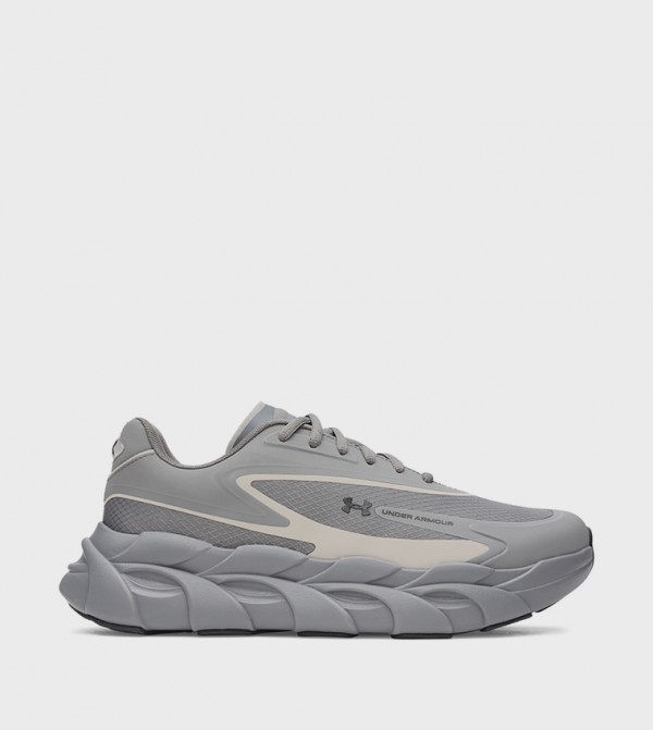 حذاء جري بطبعة شعار