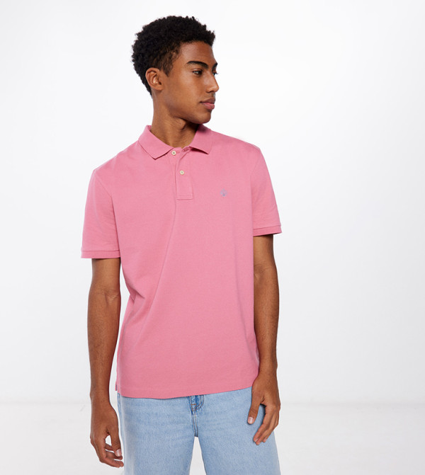 تيشيرت بولو بأكمام قصيرة وشعار