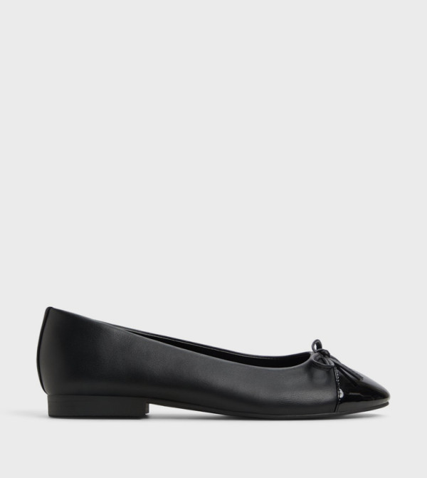 SWEETY Cap Toe Ballerinas
