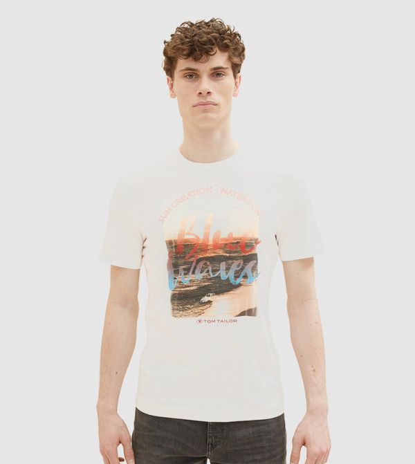 تيشيرت بياقة دائرية وطبعة