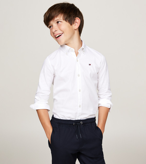 قميص بأكمام طويلة بشعار