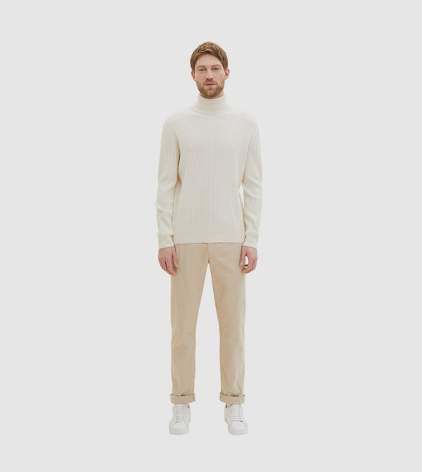 بنطال تشينو سادة مدبب