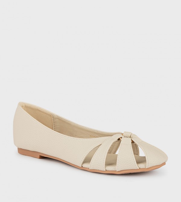 Cut-Out Round Toe Ballerinas