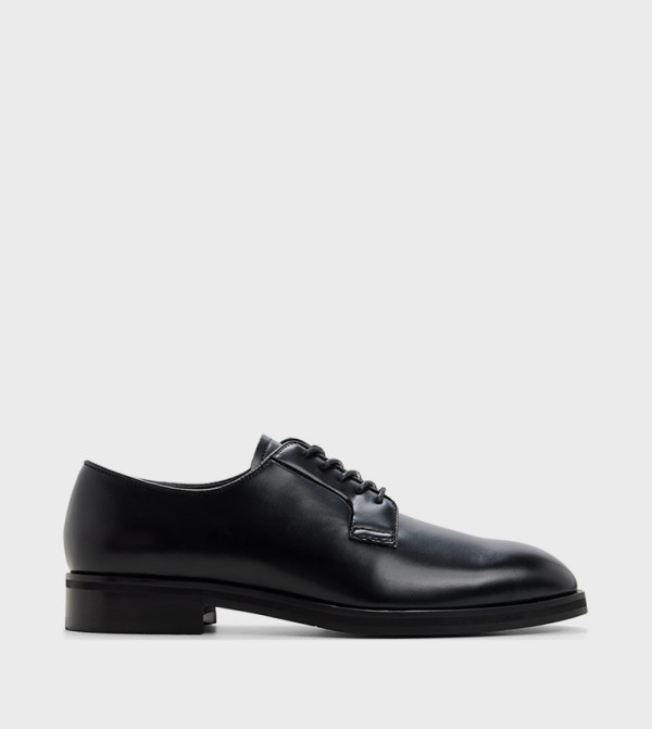 WHITTIER Solid Lace-Up Shoes