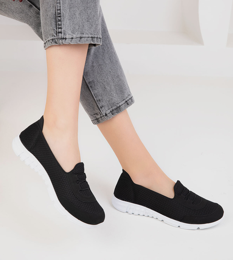 Buy SOHO Round Toe Slip On Shoes In Black | 6thStreet Qatar