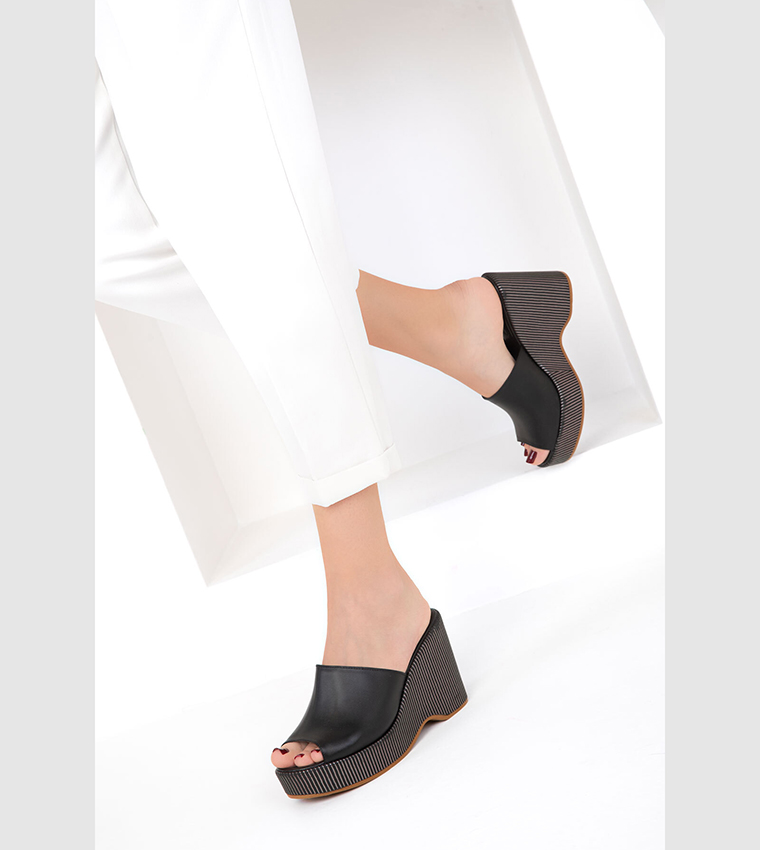 Textured Pep Toe Wedge Heel Sandals
