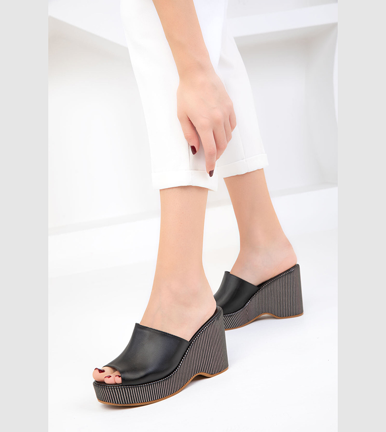 Textured Pep Toe Wedge Heel Sandals