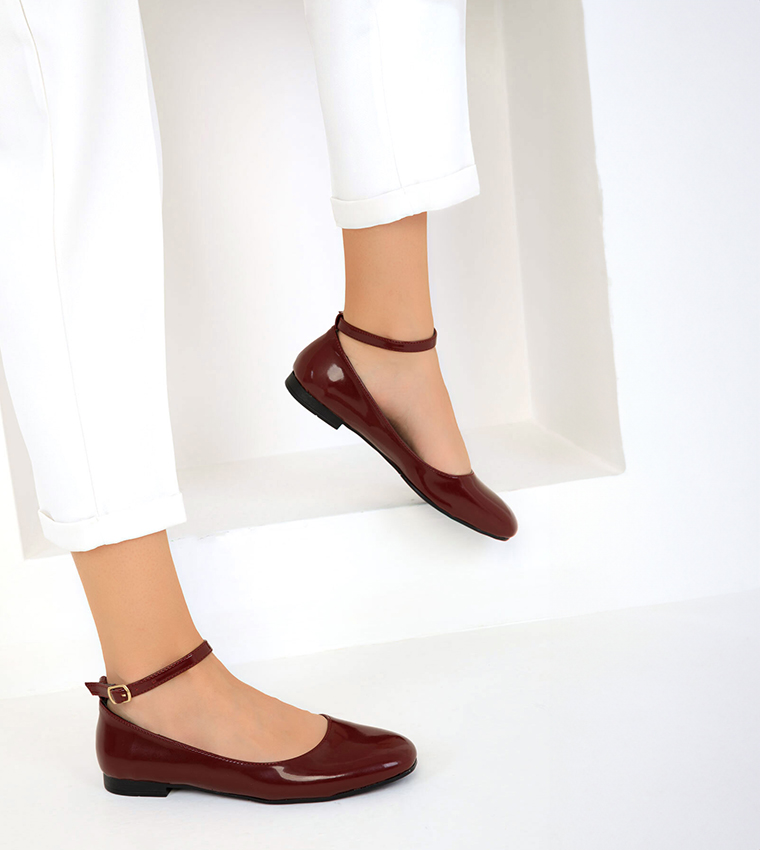 Buy SOHO Ankle Strap Flat Shoes In Burgundy 6thStreet Saudi Arabia