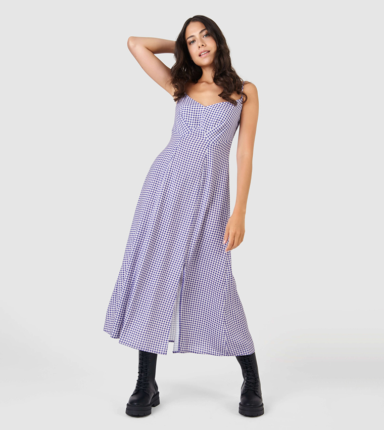 فستان كاروهات بقصة A وبفتحة