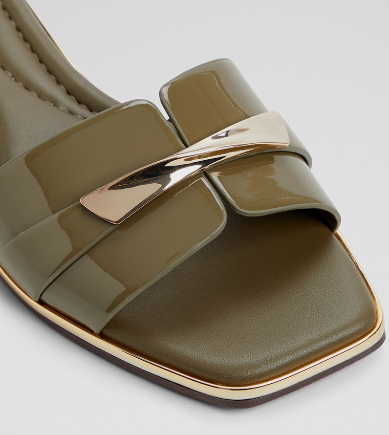 DARLINA Accessory Detail Flat Sandals