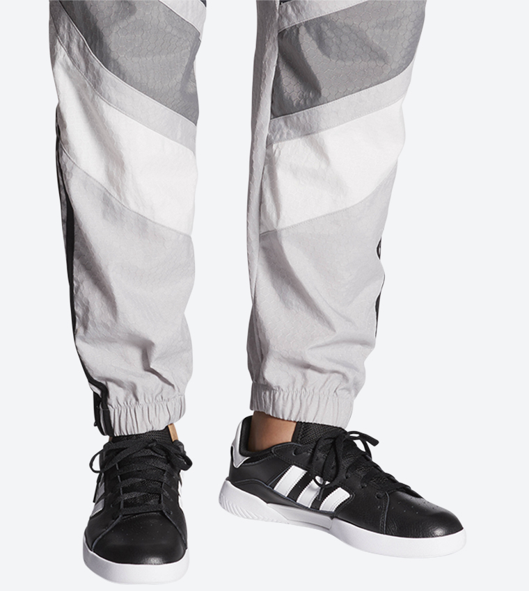 Adidas originals store vrx low sneakers