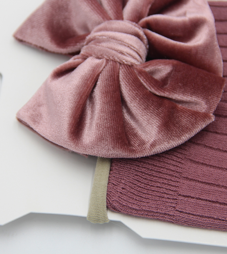 طقم جوارب ومشابك شعر ميخا