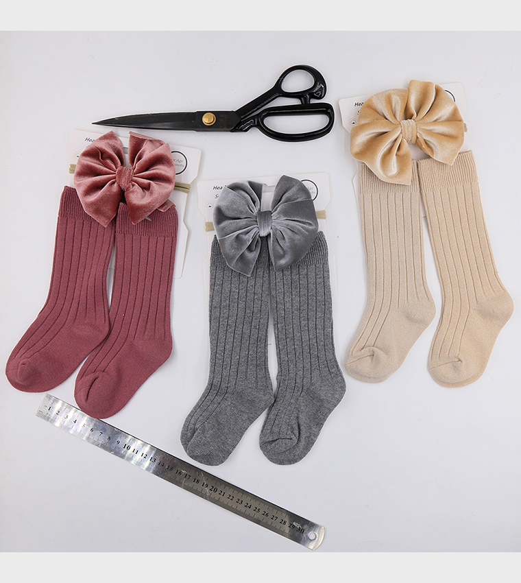 طقم جوارب ومشابك شعر ميخا