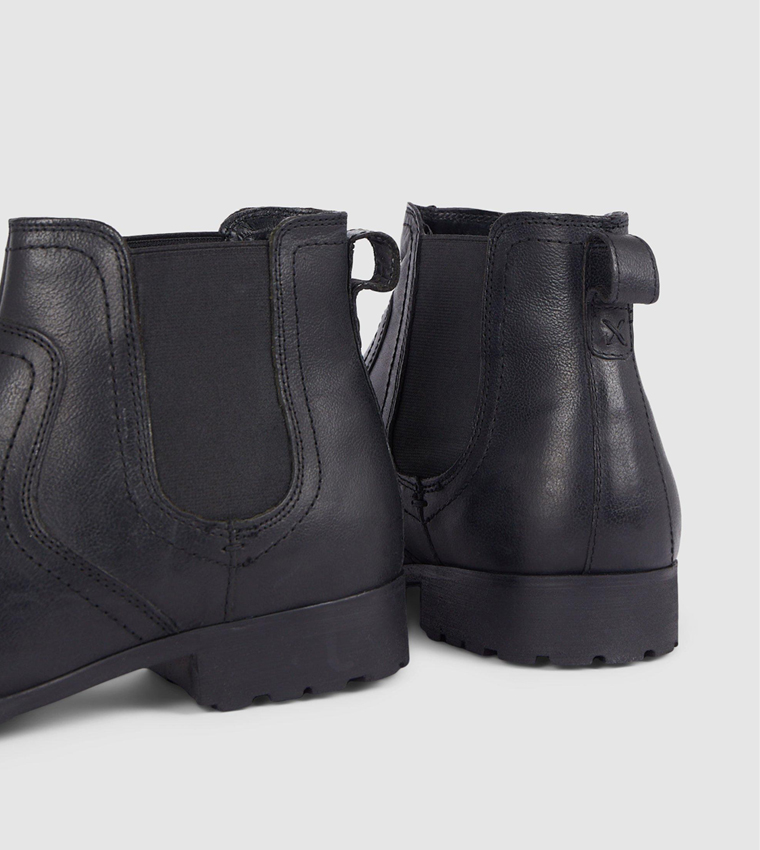 Buy Debenhams Oaktrak Bello Leather Chelsea Boots In Black 6thStreet UAE