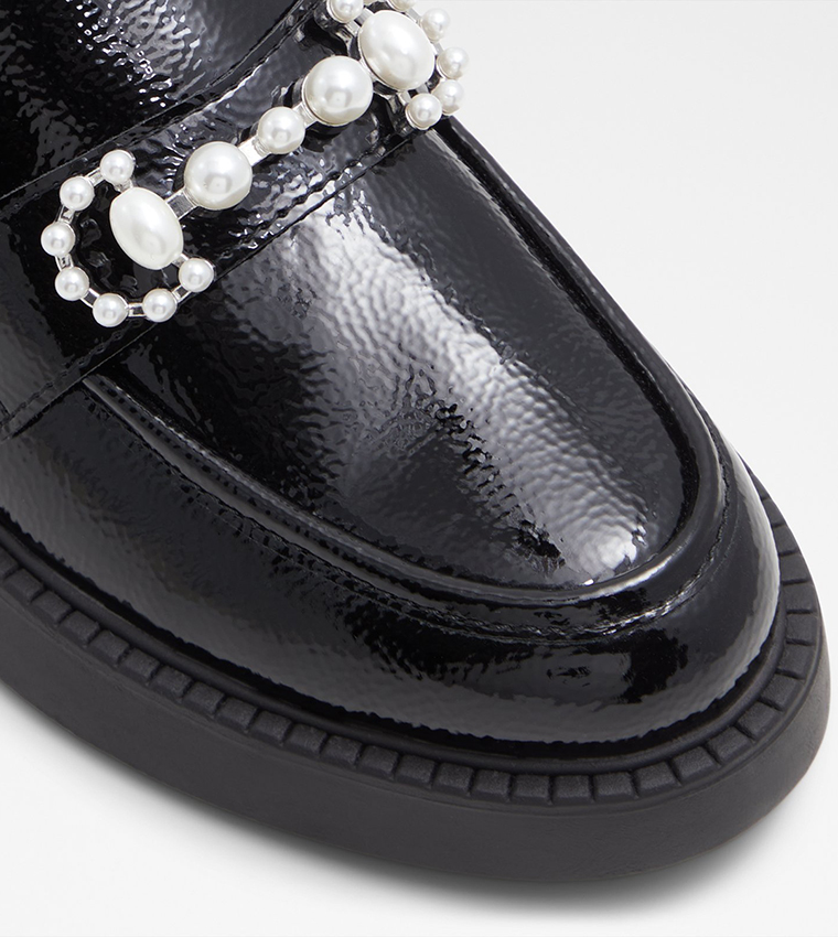 DINARA Accessory Detail Penny Loafers
