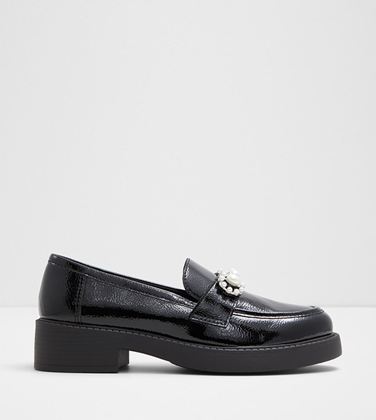 DINARA Accessory Detail Penny Loafers