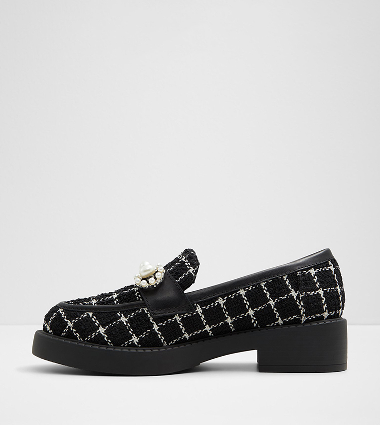 DINARA Accessory Detail Penny Loafers