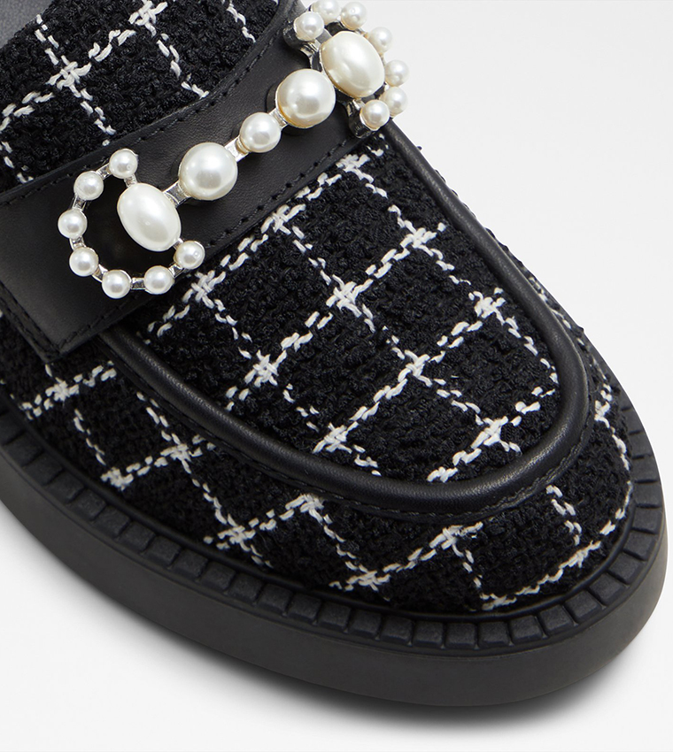 DINARA Accessory Detail Penny Loafers
