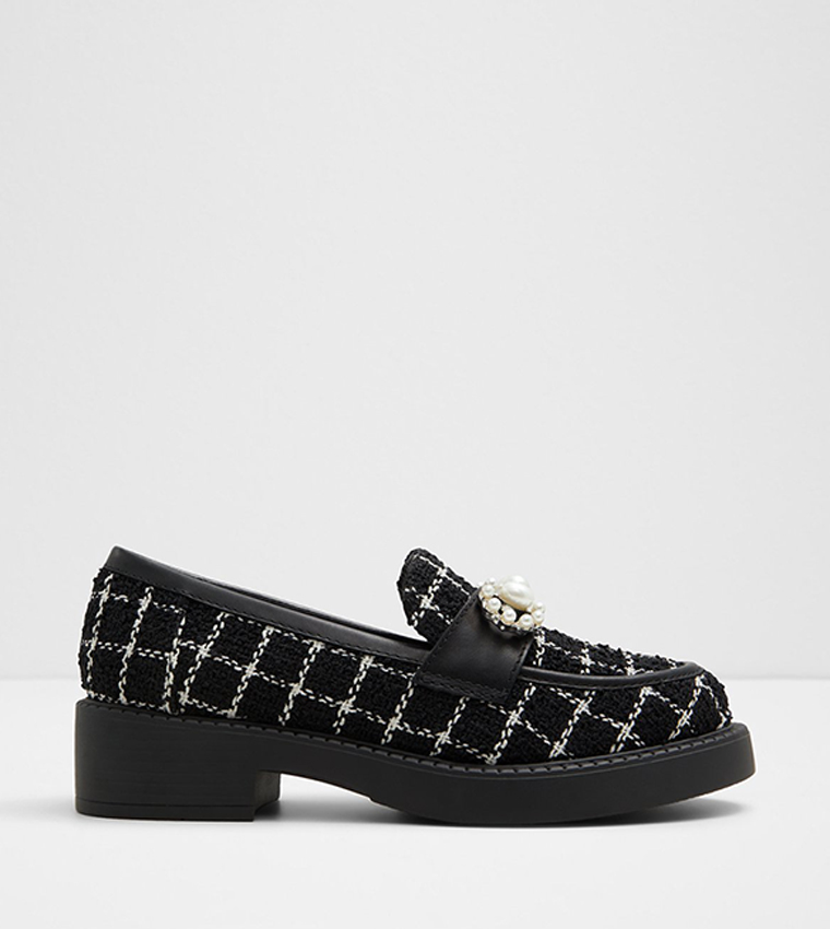 DINARA Accessory Detail Penny Loafers