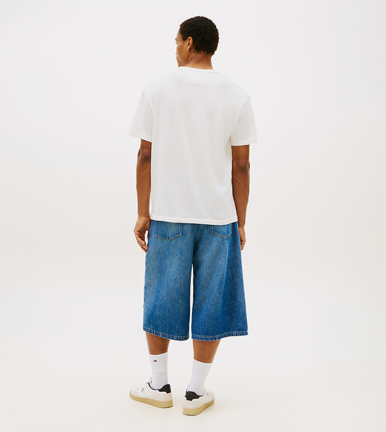 تيشيرت كم قصير بشعار مطرز 