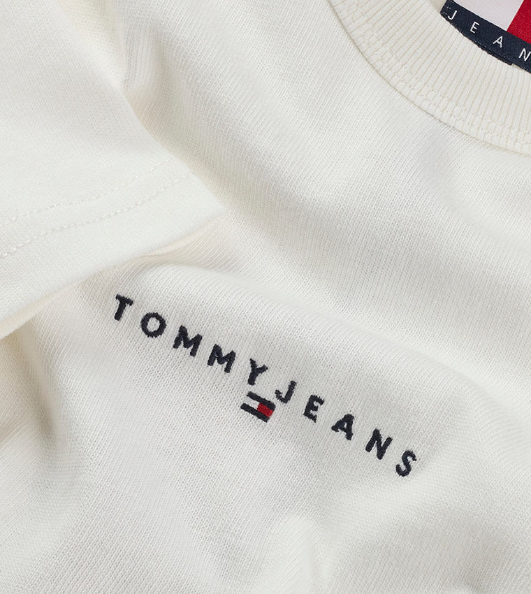 تيشيرت كم قصير بشعار مطرز 