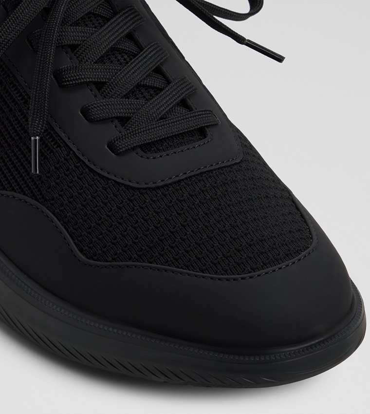 سنيكرز برباط 