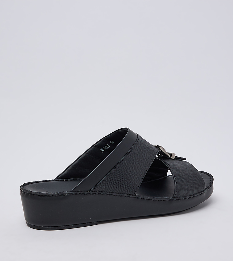 نعال بمقدمة مفتوحة