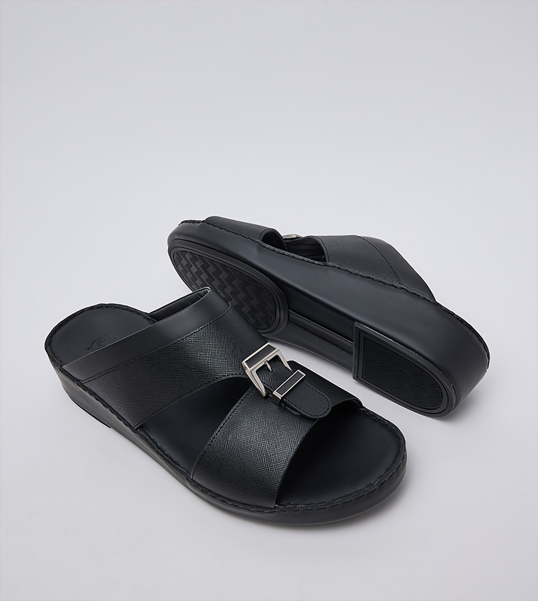 نعال بمقدمة مفتوحة